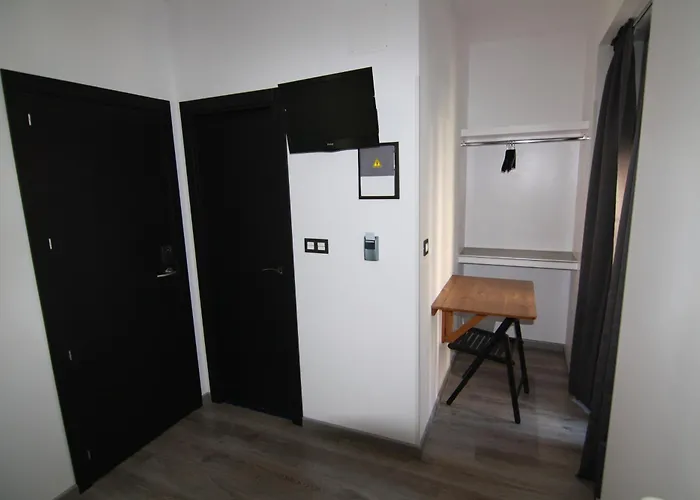 Hostal Mh Fuencarral Madrid